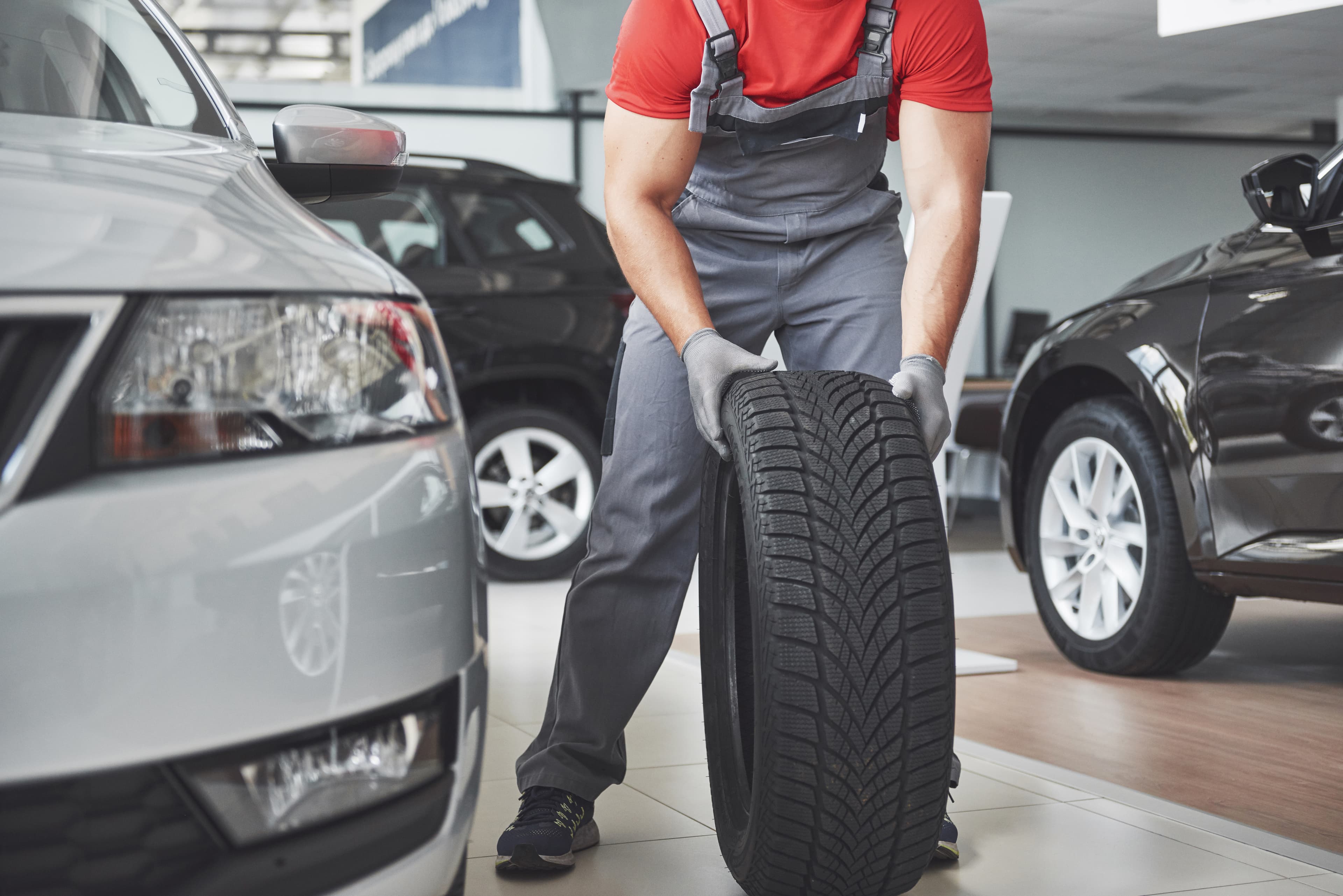 Medina Tire technician assisting a customer at the counter